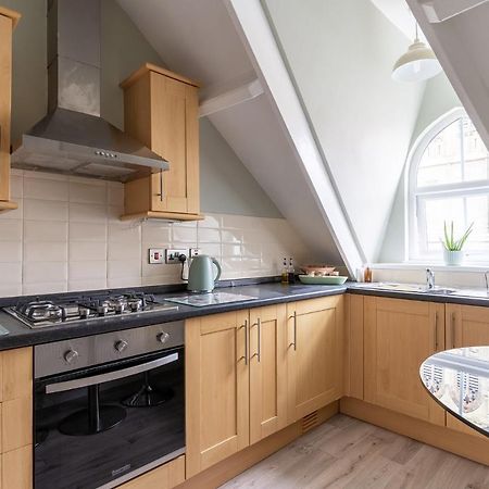 Stowaways Loft Apartment Whitby Bagian luar foto