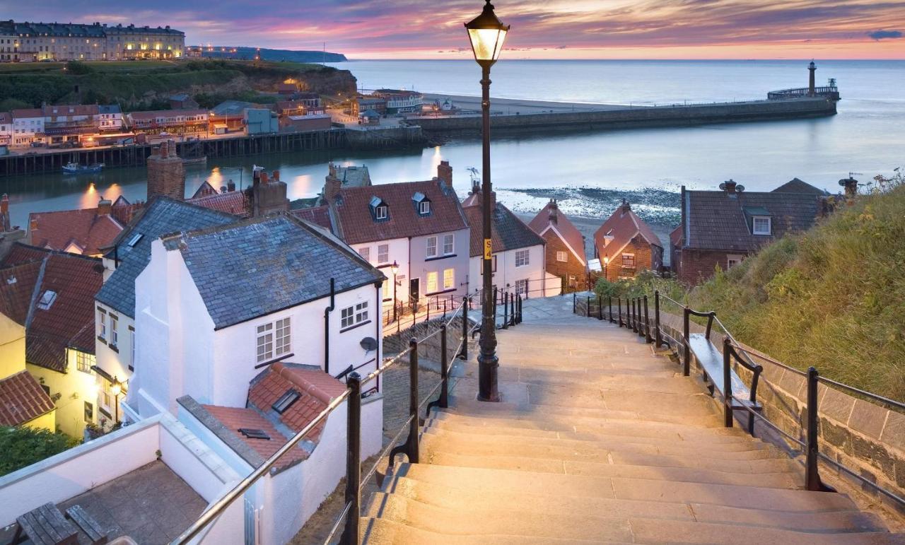 Stowaways Loft Apartment Whitby Bagian luar foto