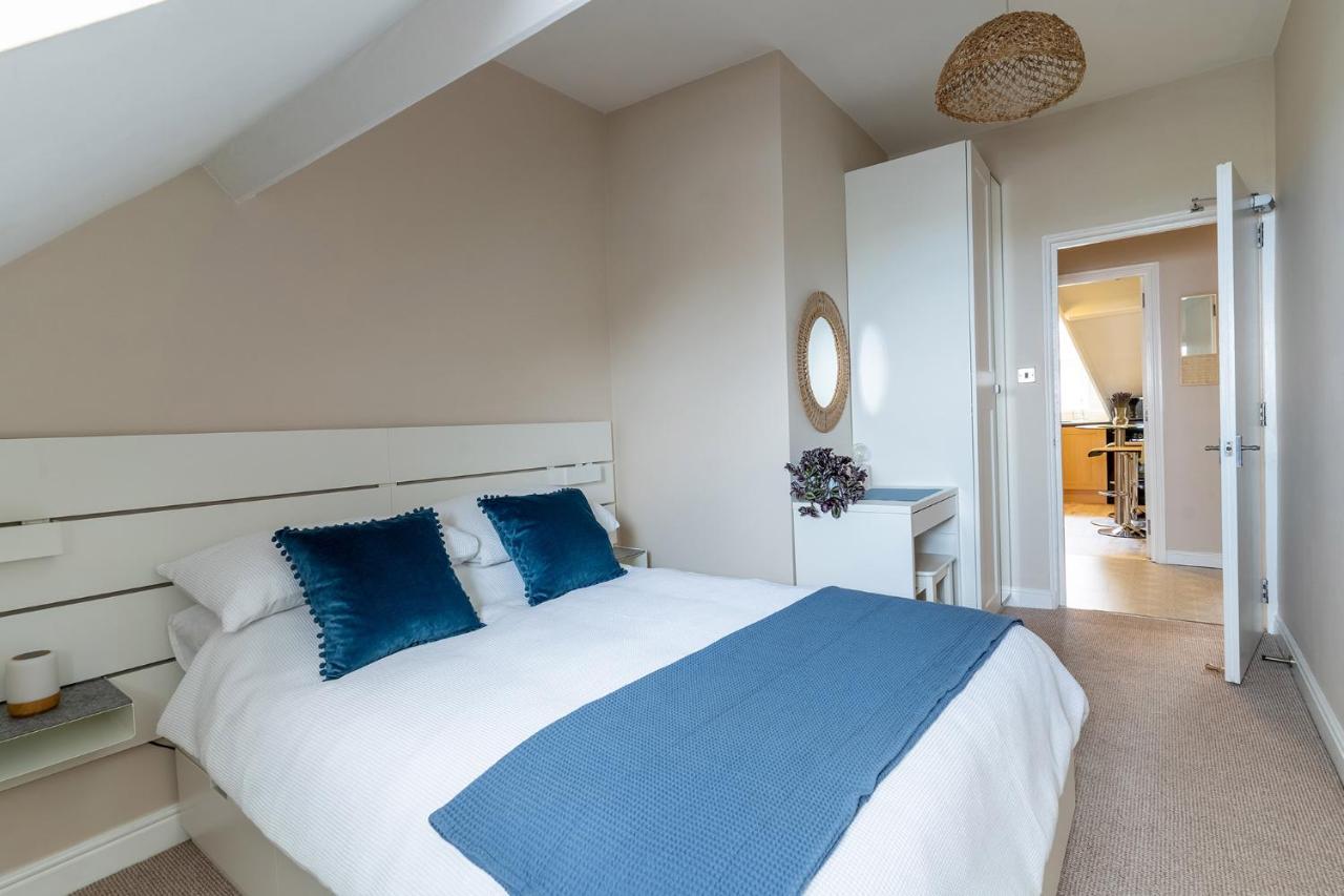 Stowaways Loft Apartment Whitby Bagian luar foto