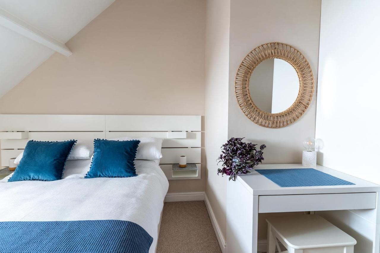 Stowaways Loft Apartment Whitby Bagian luar foto