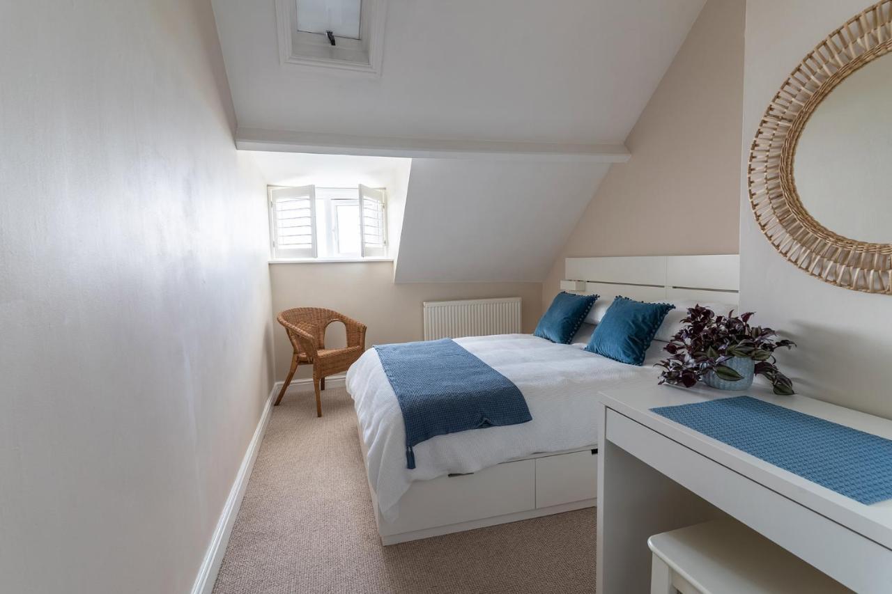 Stowaways Loft Apartment Whitby Bagian luar foto