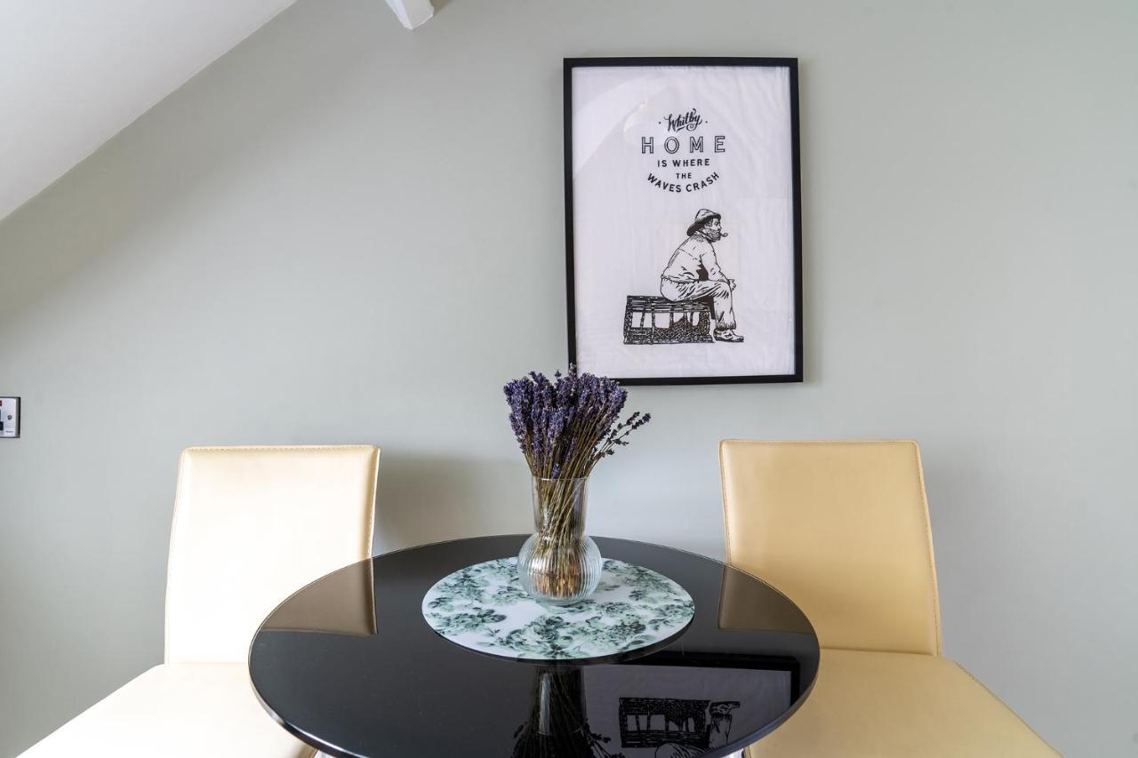 Stowaways Loft Apartment Whitby Bagian luar foto