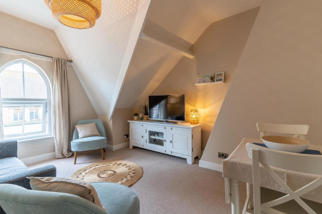 Stowaways Loft Apartment Whitby Bagian luar foto