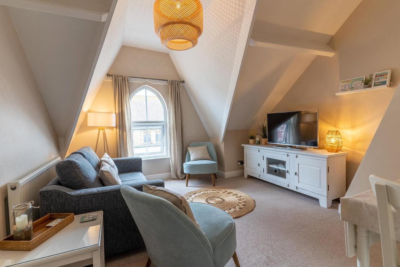 Stowaways Loft Apartment Whitby Bagian luar foto