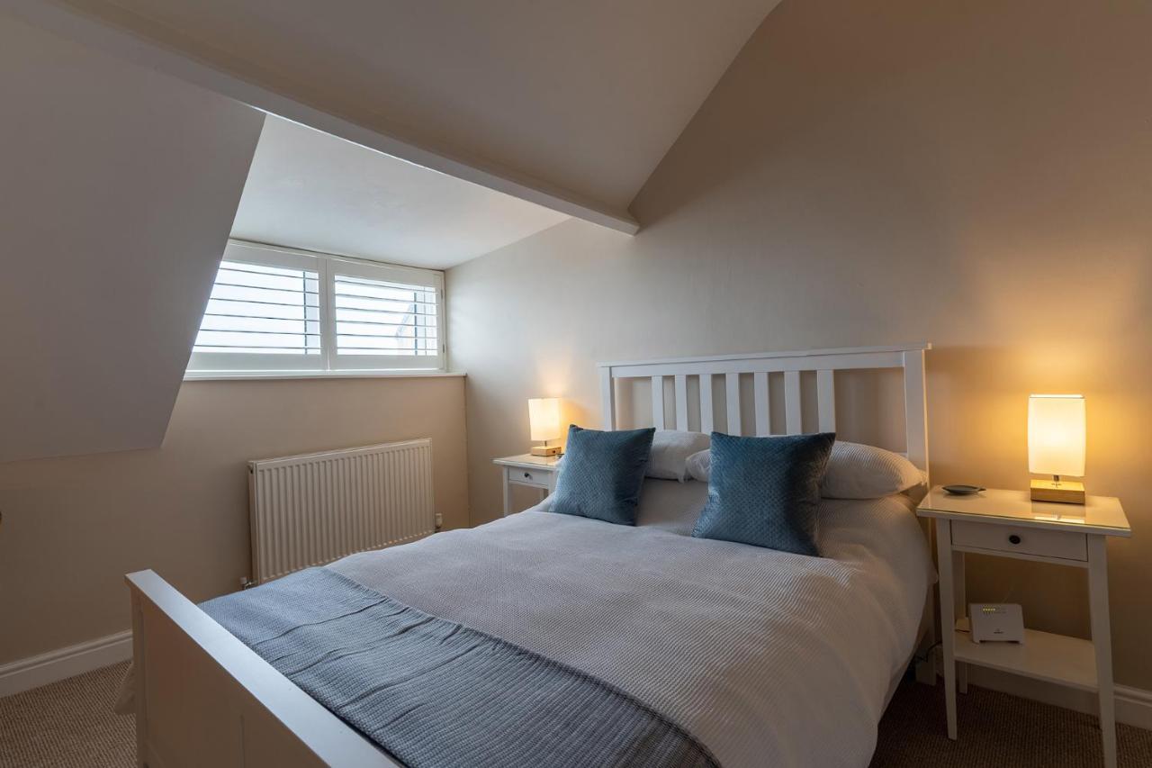 Stowaways Loft Apartment Whitby Bagian luar foto