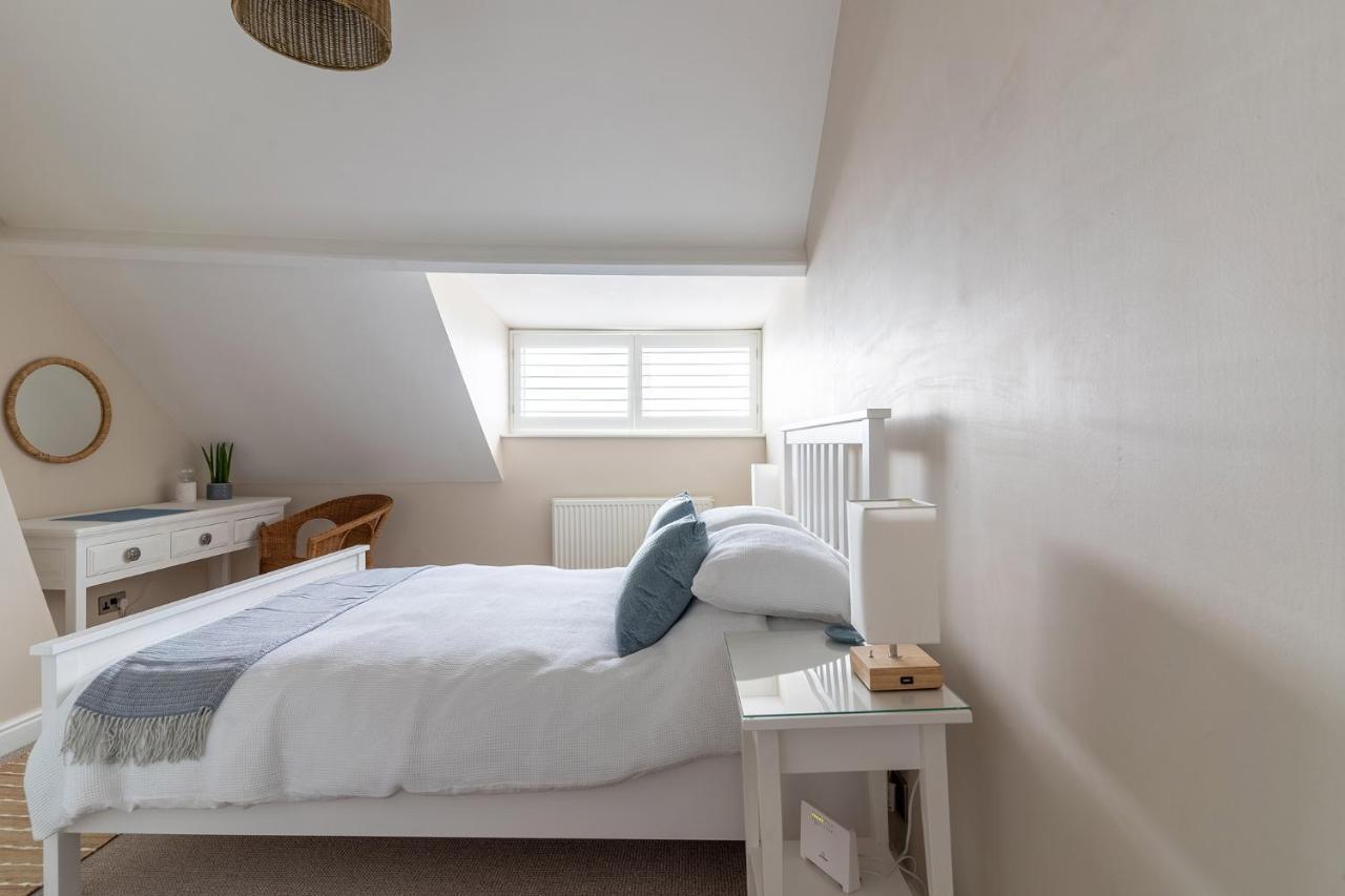 Stowaways Loft Apartment Whitby Bagian luar foto