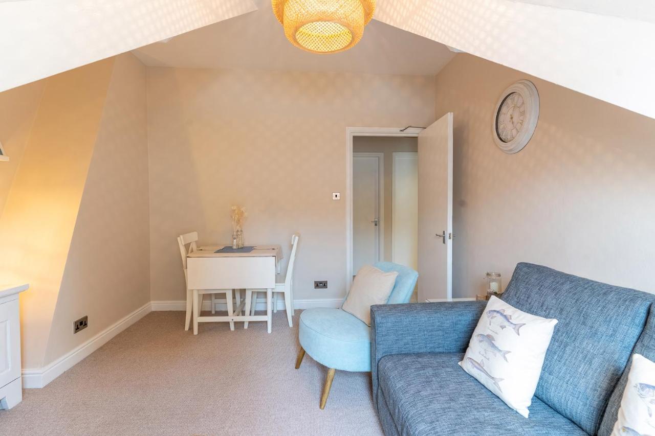 Stowaways Loft Apartment Whitby Bagian luar foto